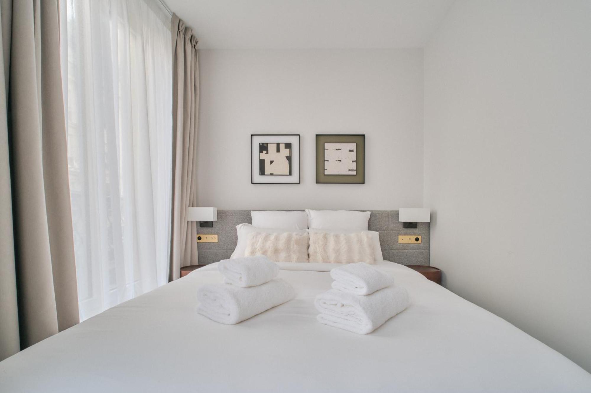 Deluxe One-Bedroom Apartment with Balcony and City View 203,1621337636:JPEG